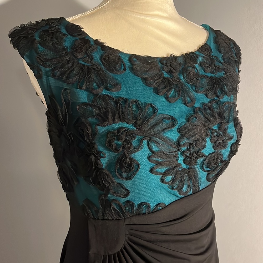 CONNECTED APPAREL. NWOT Absolutely gorgeous formal gown with lace top Size 8p - Picture 2 of 6